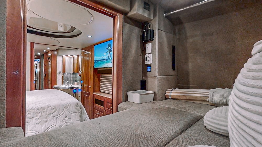 2006 Prevost Royale XLII For Sale